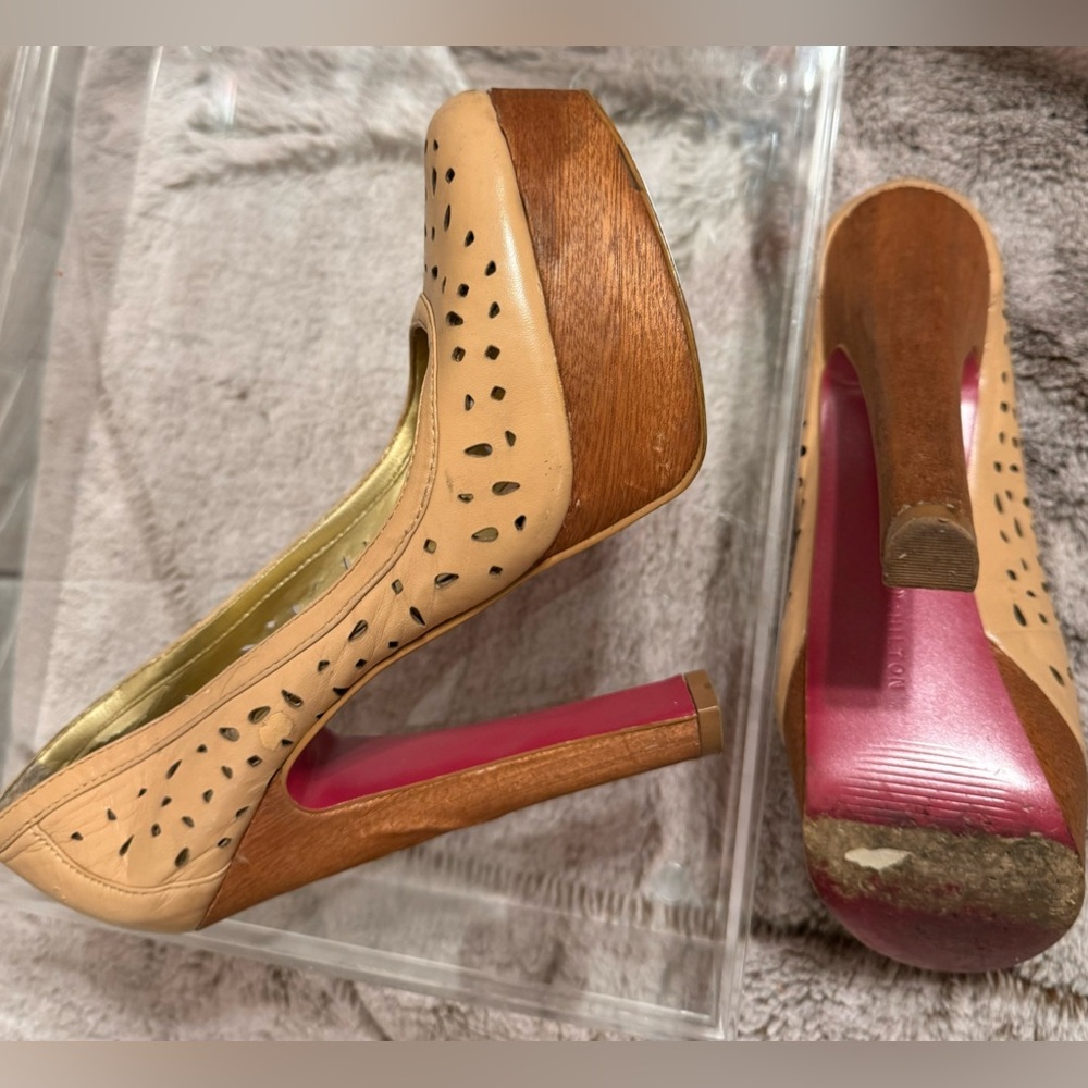 Paris Hilton size 6.5 nude leather 4.75” heel 1” platform stilettos worn once